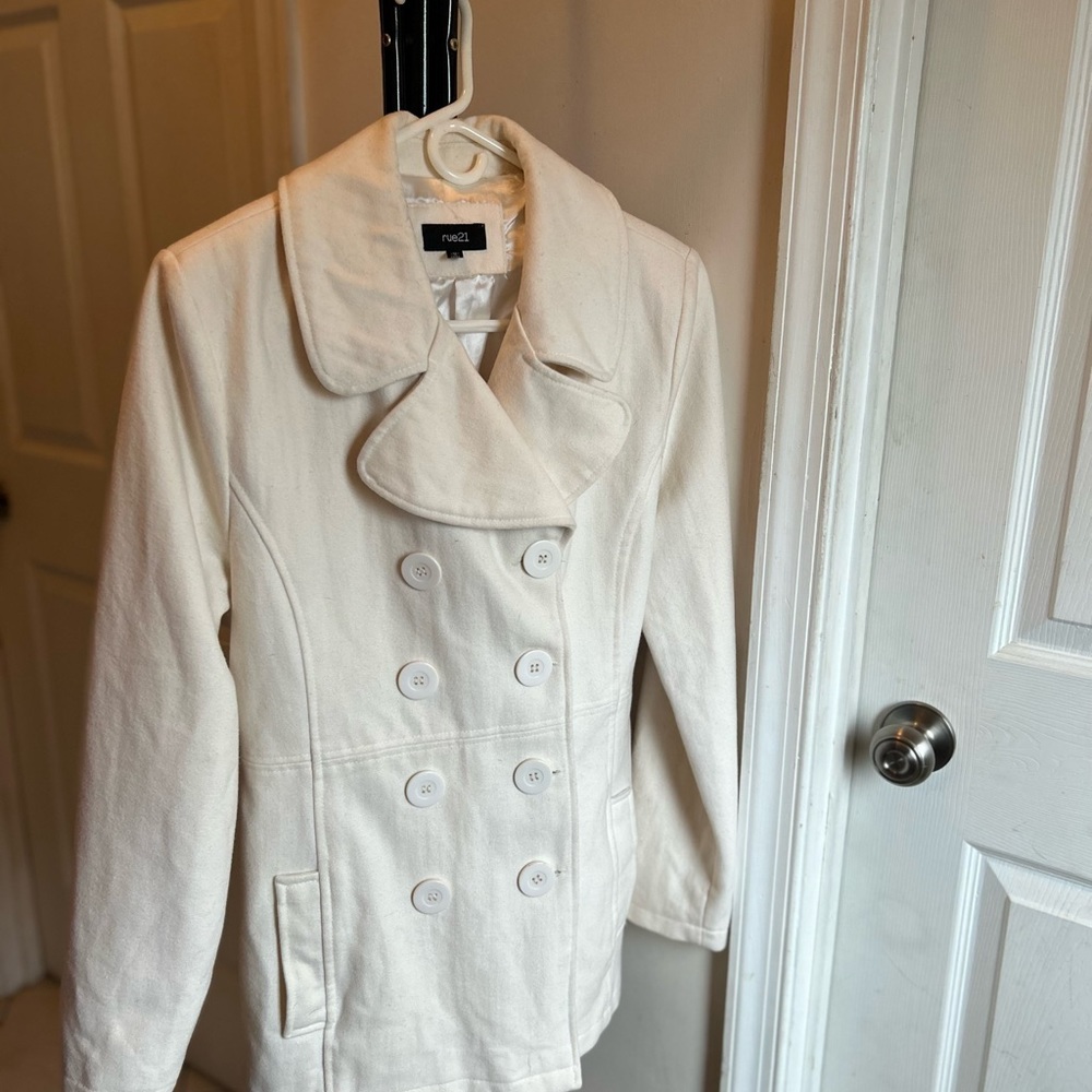 Rue 21 white pea coat size medium great condition!!